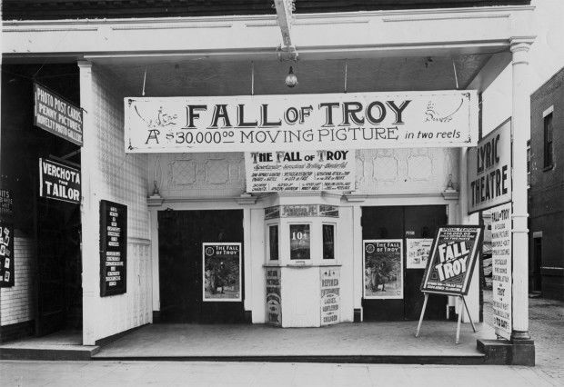 1911: Lyric Theatre